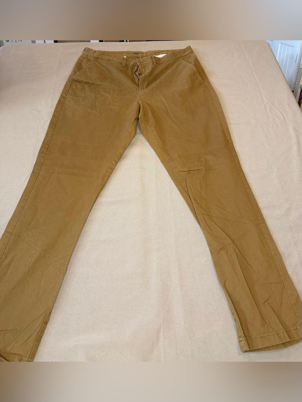 Old Navy Men's Chinos in Tan